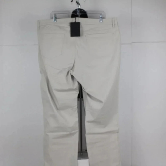 AWAY - Picture 5 of 10